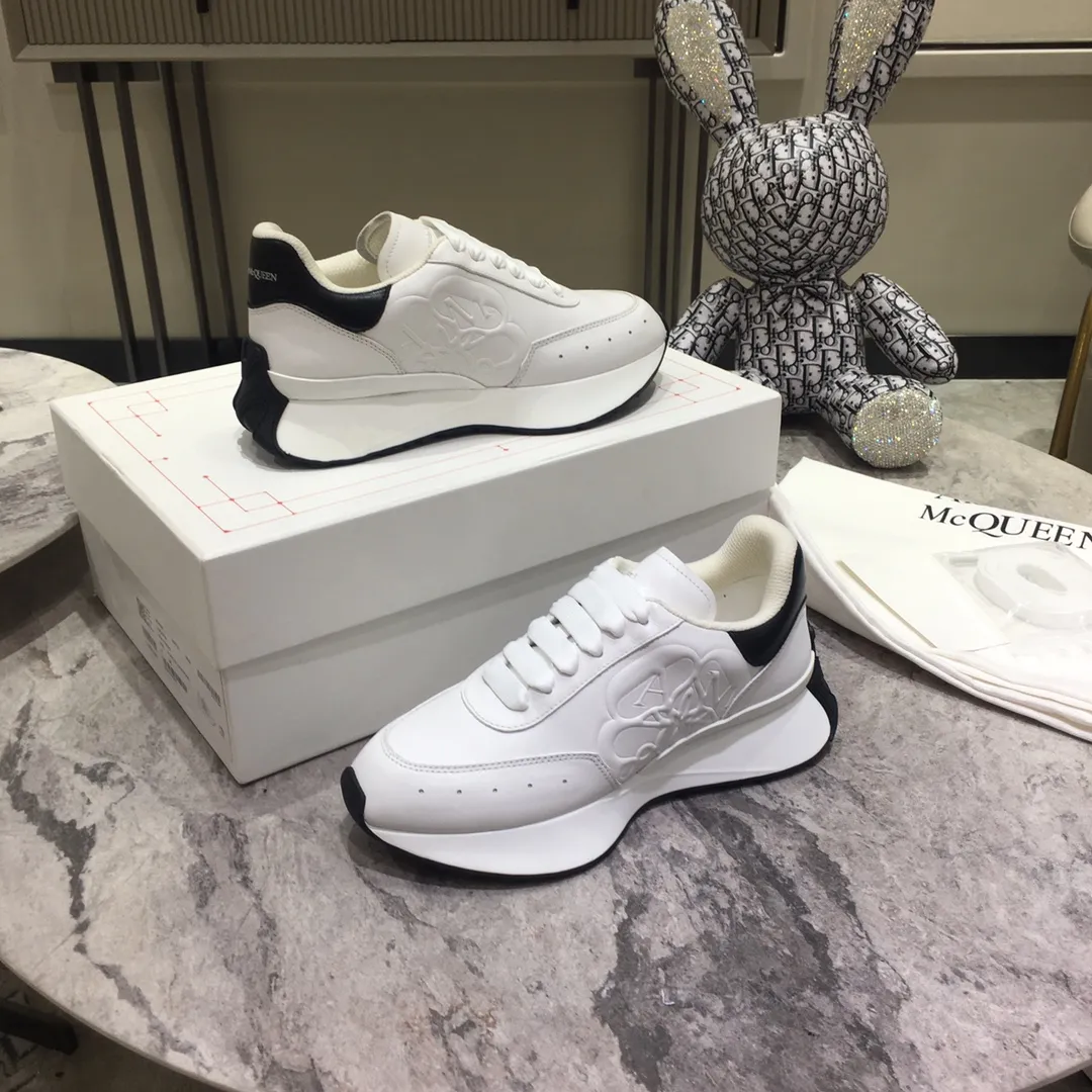 👟👟Ex-factory price 560👟👟 Women's shoes Women's clothing Women's shoes Women's clothing ALEXANDER MCQUEEN/Alexander McQueen 2022 early spring new style S👟👟Ex-factory price rint sports running dad shoes top version S👟👟Ex-factory price rint Runner The upper and outline Seal logo are made of white imported environmentally friendly leather splicing and printed embossed font technology. Alexander McQueen LUGO logo on the heel and tongue with Alexander McQueen signature. The sneakers feature an oversized runner's sole, which makes running comfortable and convenient. Fabric: Calfskin and cloth Lining: Mesh and sheepskin lining Filled heel non-slip and wear-resistant back cover Feet: Imported👟👟OLo injection molded sheepskin feet Outsole:👟👟Factory price U vacuum film combined with T👟👟Factory price U material Standard code number 35-45 Women's code 35-39 Men's code 40-44 40 is the custom size for women's clothing, 39 and 45 are the custom size for men's clothing.